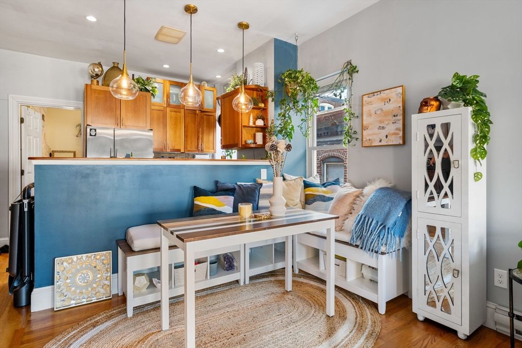 Dining room, Interior, Kitchen, Pendant Lights, Recessed Lighting, Wood Texture Flooring
