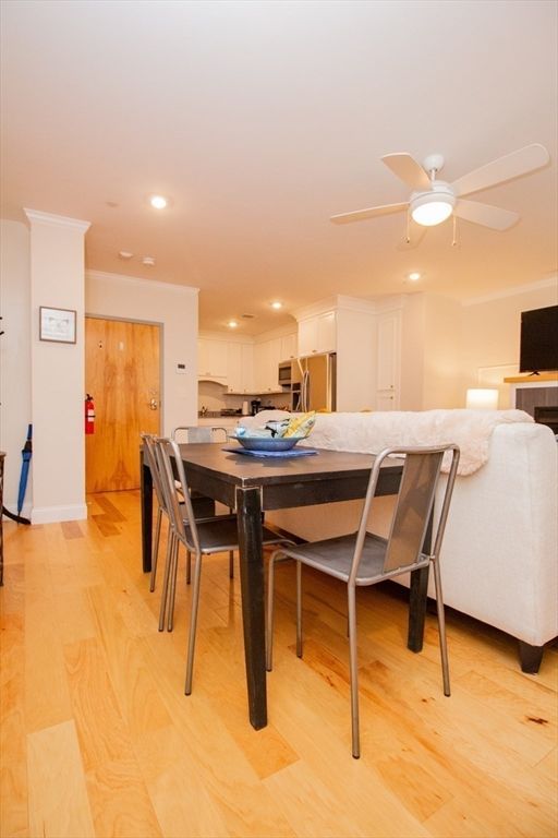 Dining room, Interior, Kitchen, Recessed Lighting, Wood Texture Flooring