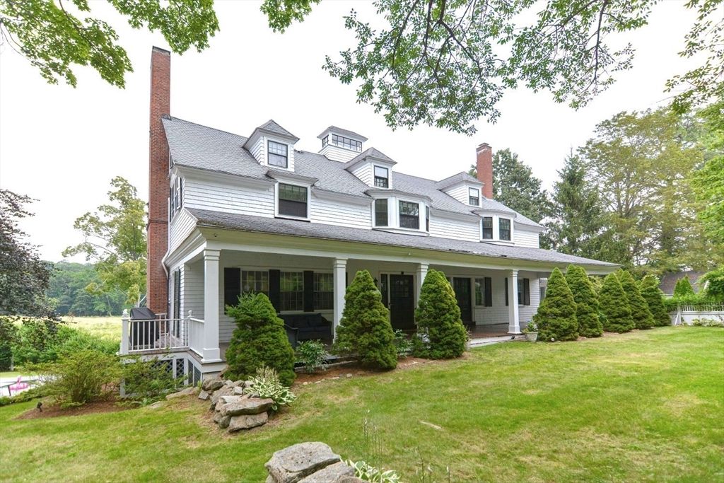 Backyard, Exterior, Facade, Cape Cod