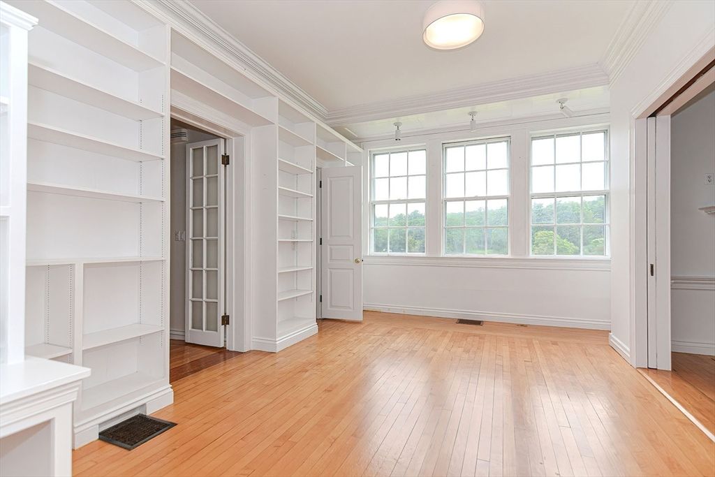 Empty room, Interior, Walk-in Closets, Wood Texture Flooring