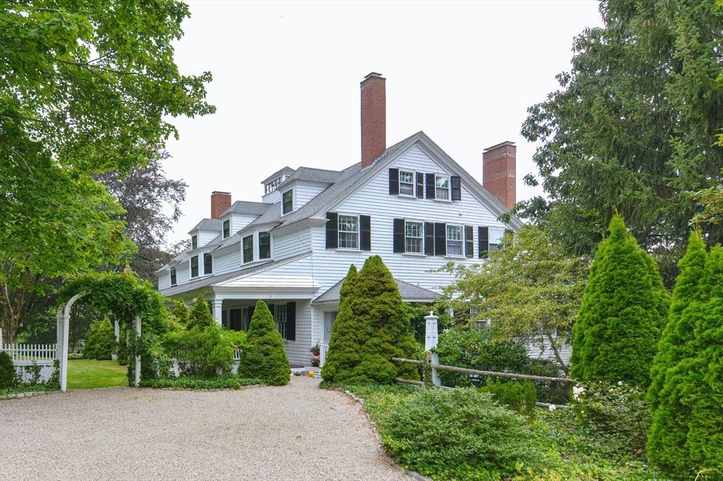 Backyard, Exterior, Facade, Queen Anne Victorian