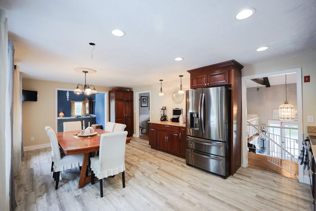 Chandelier, Dining room, Interior, Kitchen, Pendant Lights, Recessed Lighting, Stainless Steel Appliances, Wood Texture Flooring