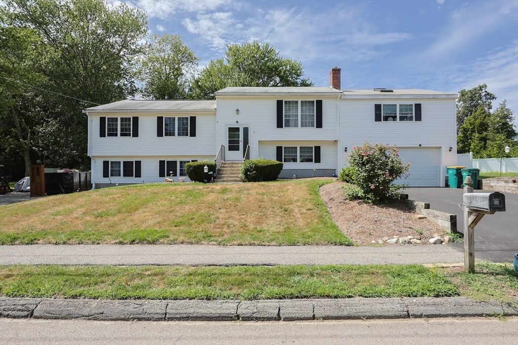 Attached, Exterior, Facade, Raised Ranch