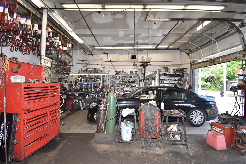Garage, Interior