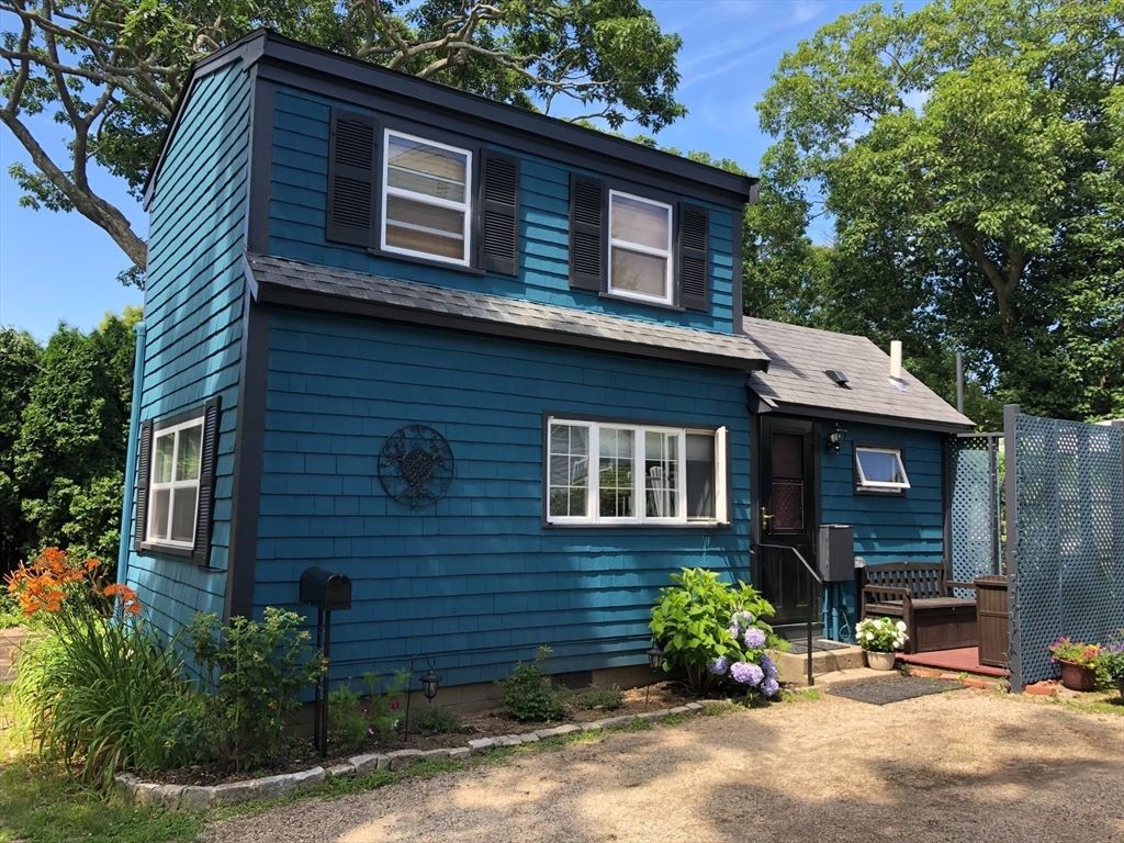 Exterior, Facade, Cape Cod