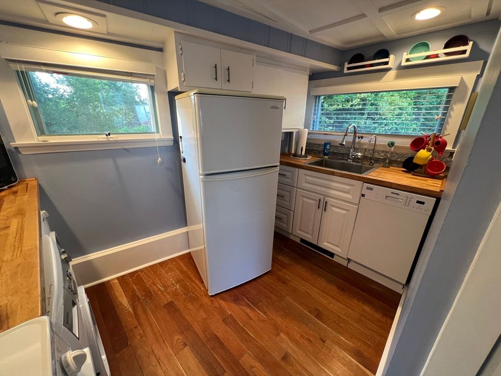 Interior, Kitchen, Recessed Lighting, Wood Texture Flooring