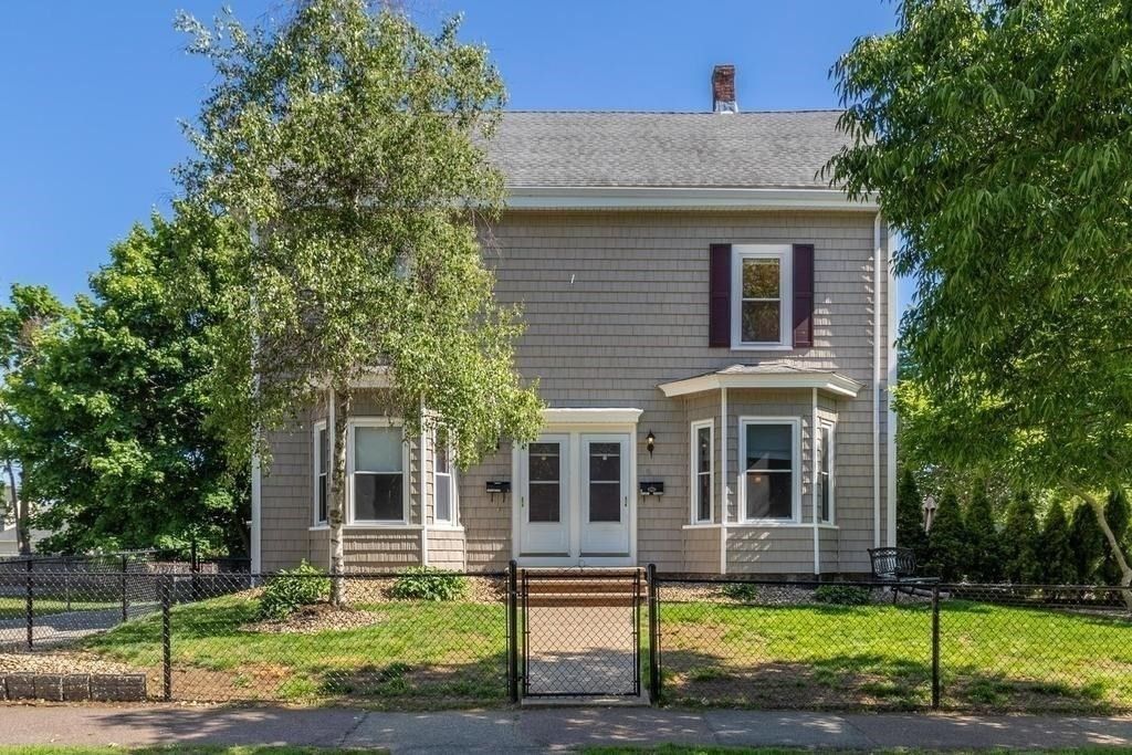 Exterior, Facade, American Foursquare