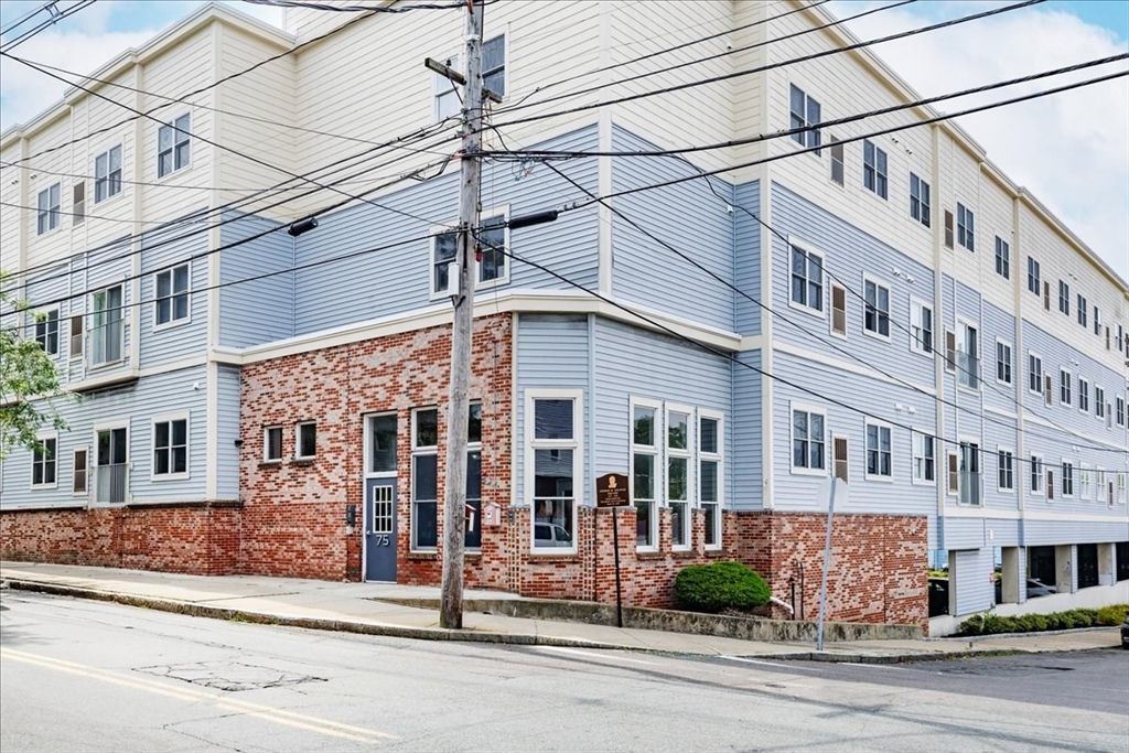 Exterior, Facade, Brick Facade, Rowhouse