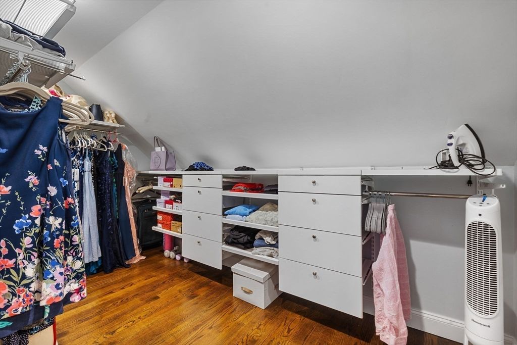 Interior, Walk-in Closets, Wood Texture Flooring