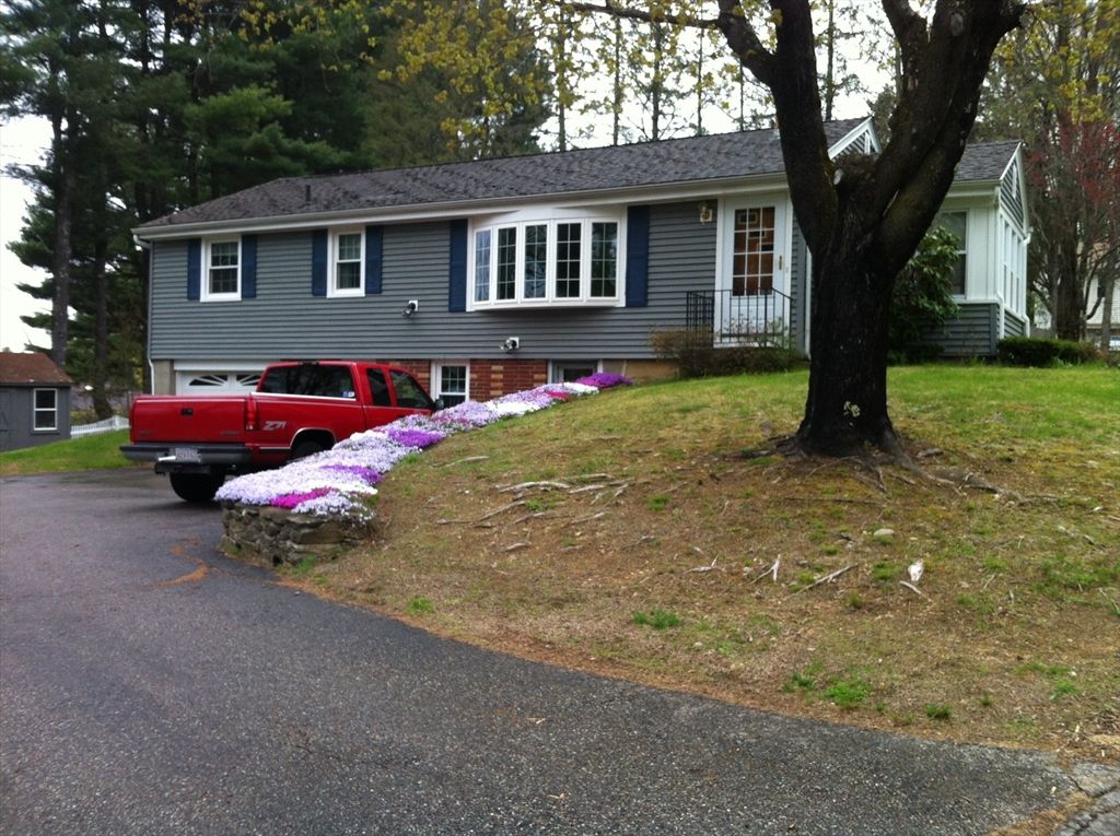 Attached, Exterior, Facade, Cape Cod