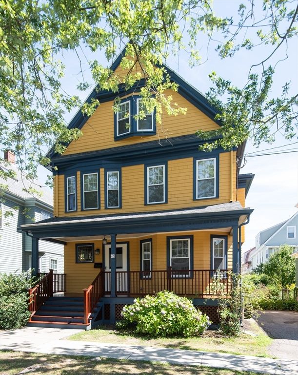 Exterior, Facade, Queen Anne Victorian
