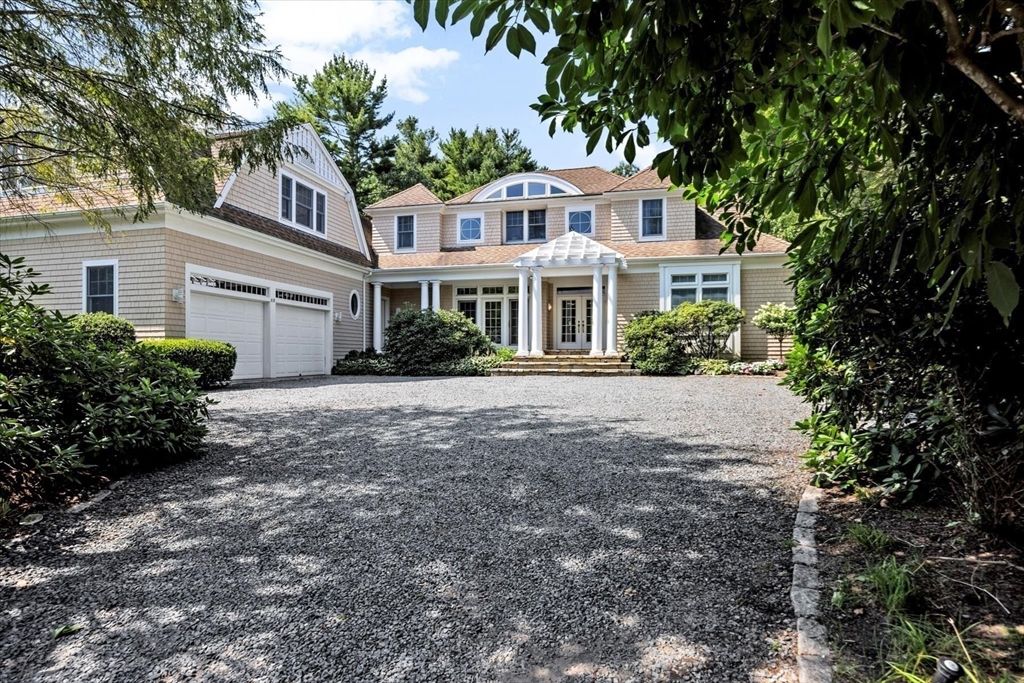 Attached, Exterior, Facade, Cape Cod