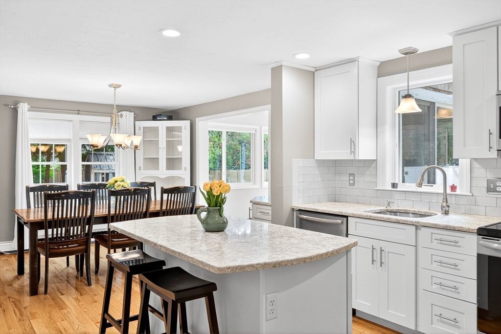 Chandelier, Dining room, Interior, Kitchen, Pendant Lights, Recessed Lighting, Stainless Steel Appliances, Wood Texture Flooring