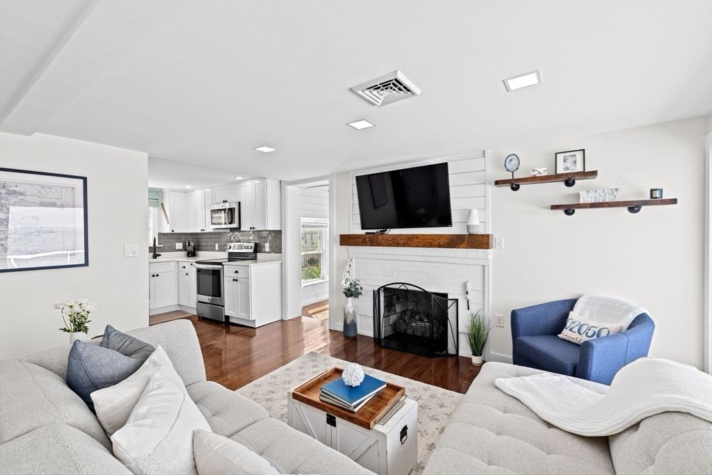 Fireplace, Interior, Kitchen, Living room, Recessed Lighting, Wood Texture Flooring