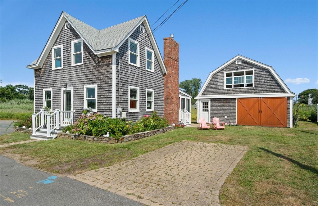 Backyard, Detached Garage, Exterior