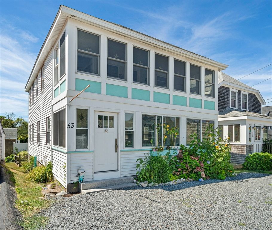 Exterior, Facade, American Foursquare