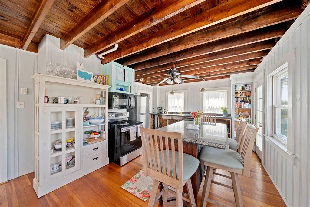 Dining room, Interior, Kitchen, Stainless Steel Appliances, Wooden Beams, Wooden Ceilings, Wood Texture Flooring