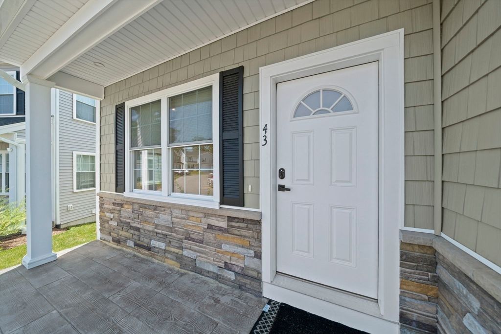 Attached, Exterior, Facade, American Craftsman