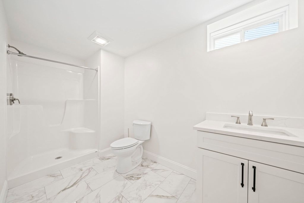 Bathroom, Interior, Marble, Recessed Lighting