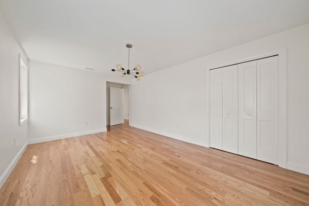 Empty room, Interior, Pendant Lights, Wood Texture Flooring