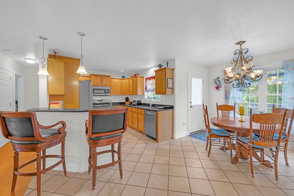 Chandelier, Dining room, Interior, Kitchen, Pendant Lights, Recessed Lighting, Stainless Steel Appliances