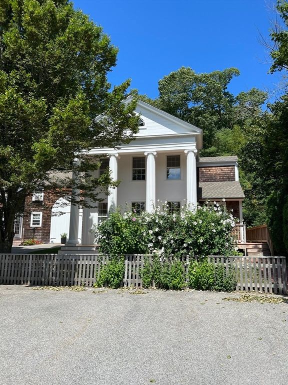 Exterior, Facade, American Foursquare