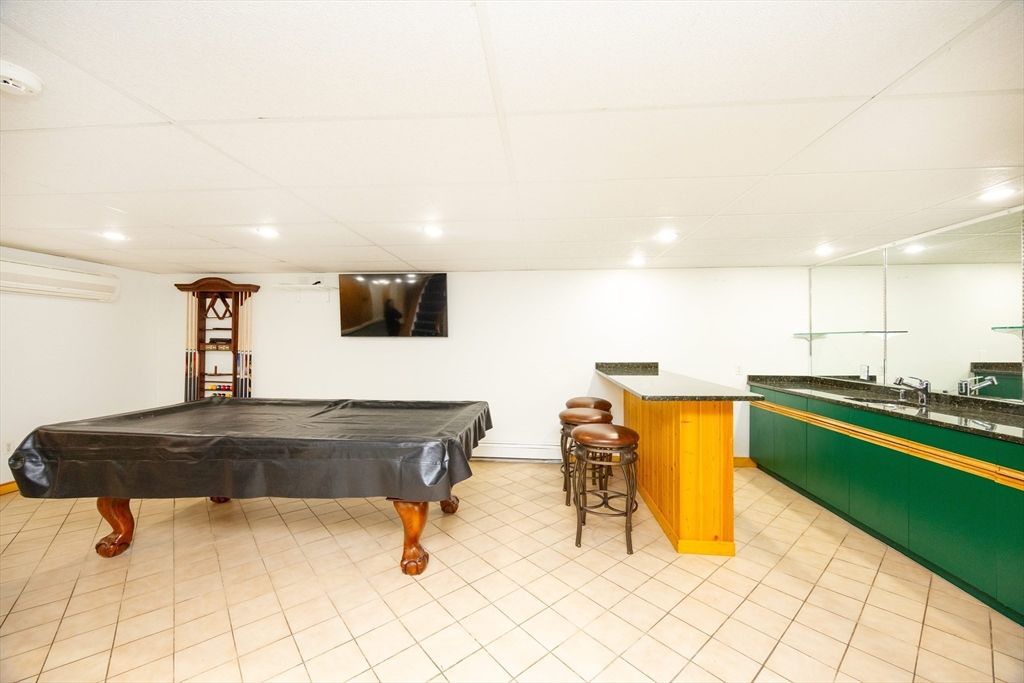 Billiard Table, Game Room, Interior, Recessed Lighting