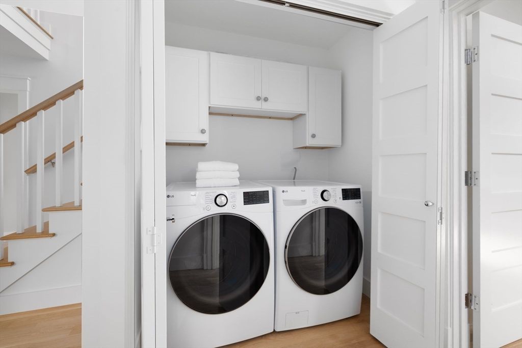 Interior, Utility Closets, Washer, Wood Texture Flooring