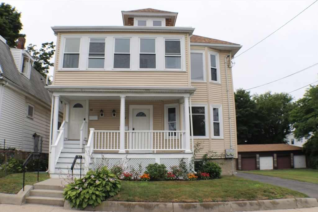 Exterior, Facade, American Foursquare