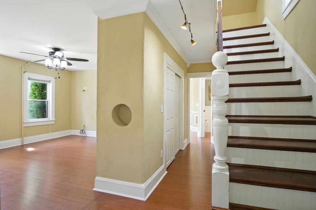 Interior, Pendant Lights, Wood Texture Flooring