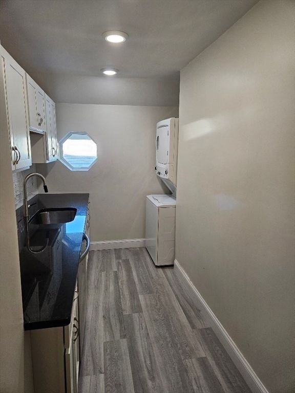 Interior, Recessed Lighting, Washer, Wood Texture Flooring