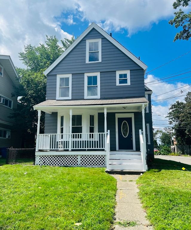 Exterior, Facade, Queen Anne Victorian