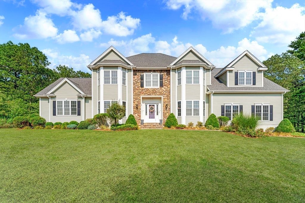 Exterior, Facade, Brick Facade, Farmhouse
