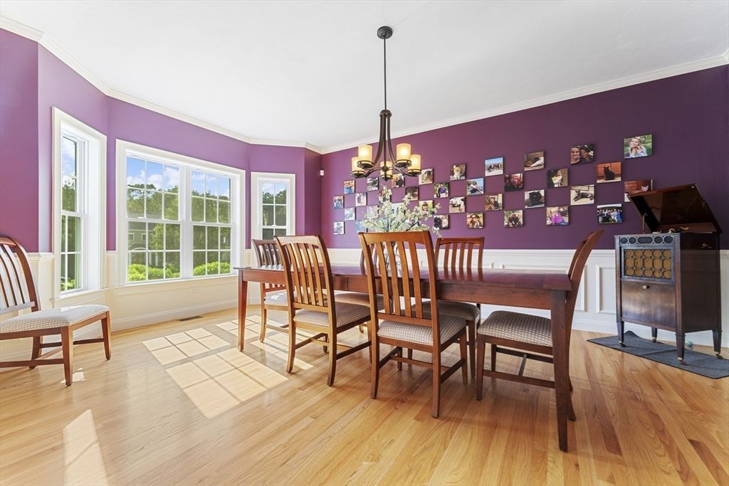 Chandelier, Dining room, Interior, Piano, Wood Texture Flooring
