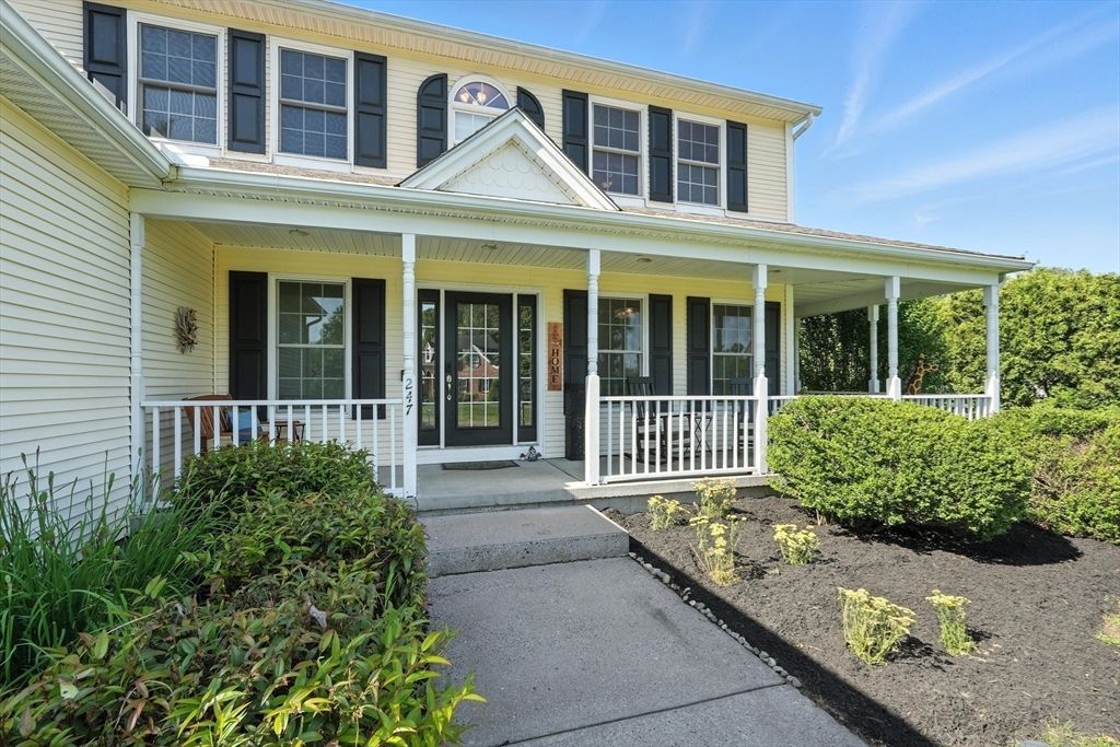 Exterior, Facade, American Foursquare