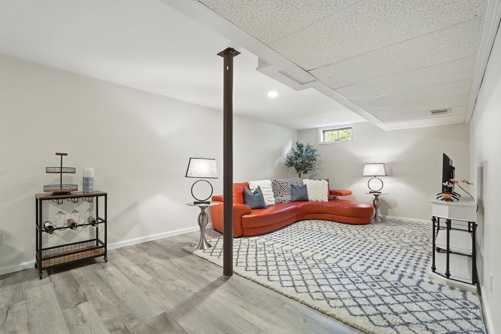 Interior, Recessed Lighting, Wood Texture Flooring