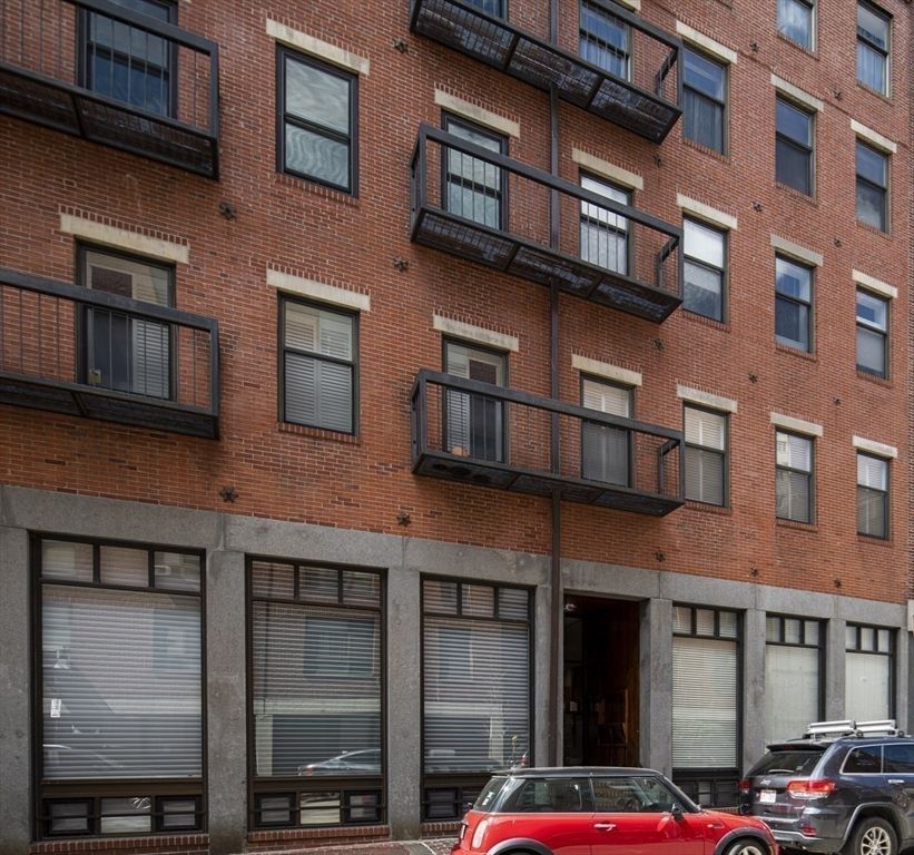 Exterior, Facade, Brick Facade, Rowhouse