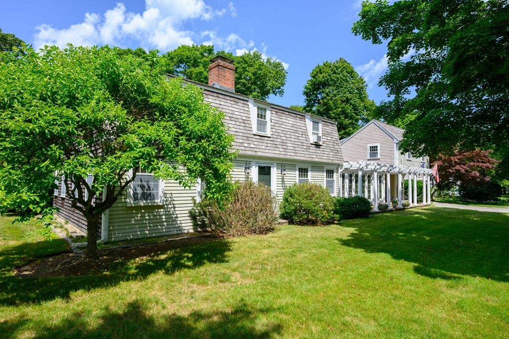 Backyard, Exterior, Facade, Cape Cod