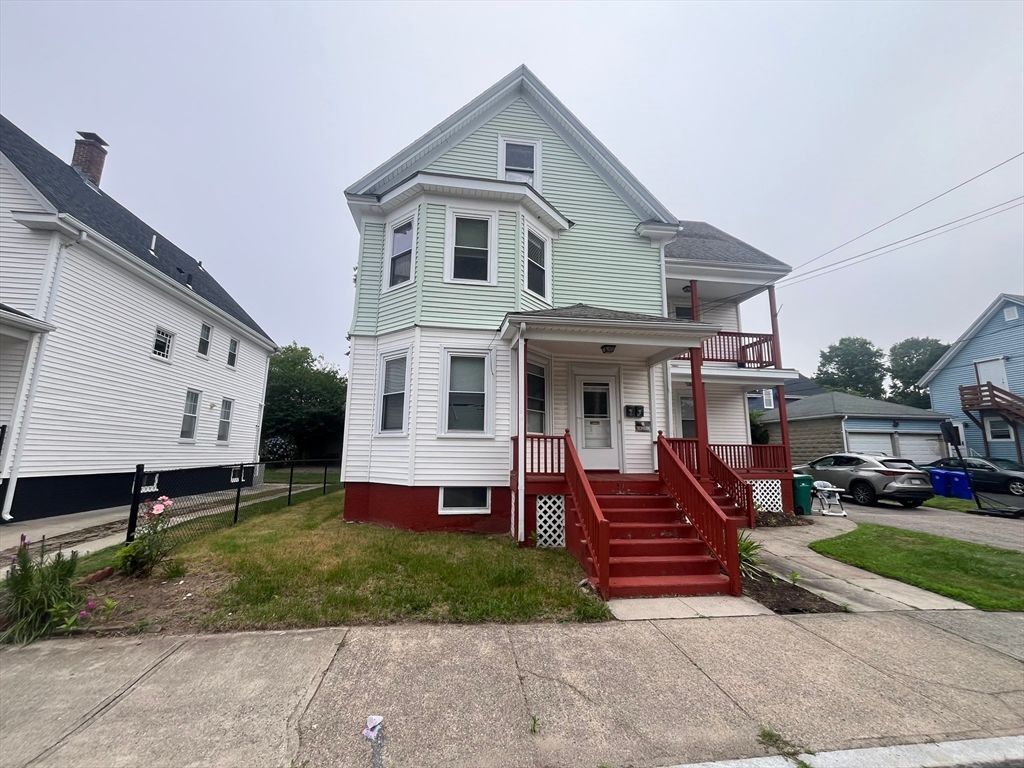 Exterior, Facade, Queen Anne Victorian
