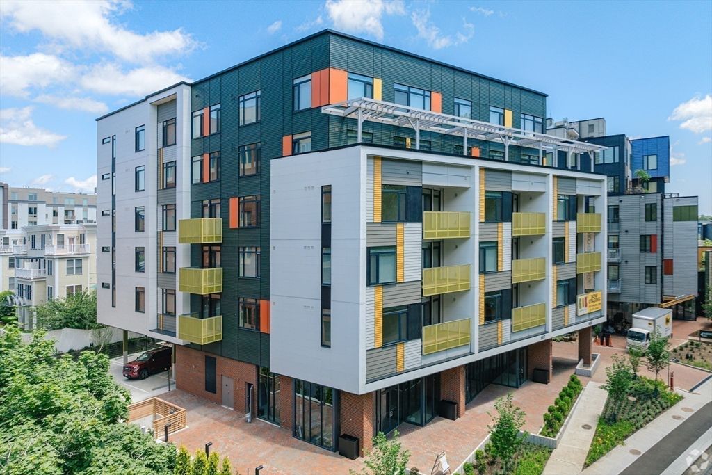 Exterior, Facade, Highrise