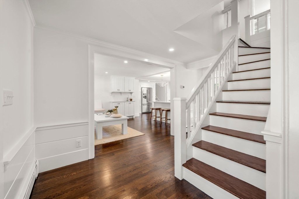 Dining room, Interior, Kitchen, Recessed Lighting, Wood Texture Flooring