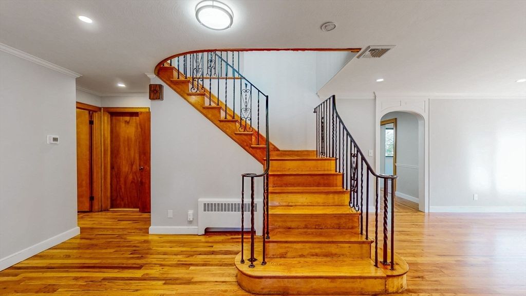 Interior, Recessed Lighting, Wood Texture Flooring