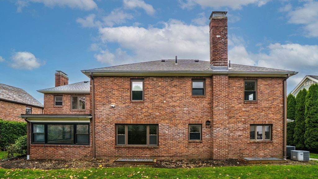 Exterior, Facade, Brick Facade, Georgian