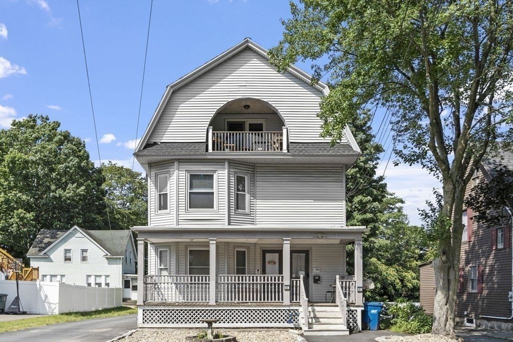 Exterior, Facade, Queen Anne Victorian