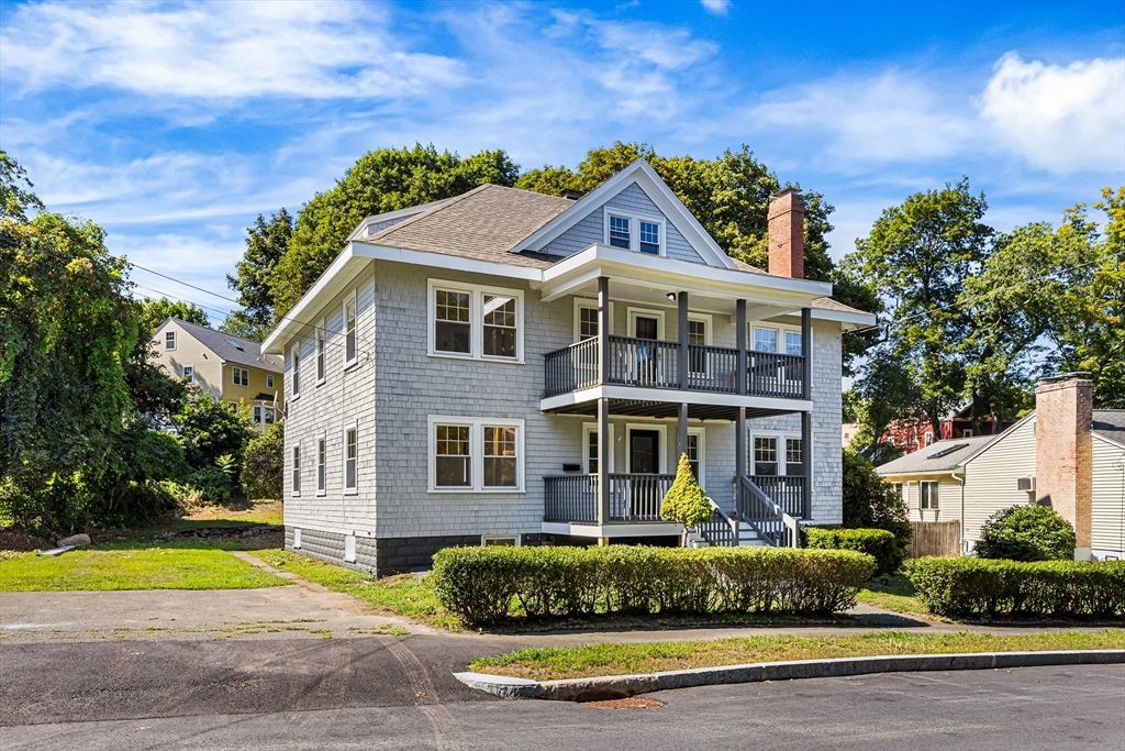 Exterior, Facade, Queen Anne Victorian