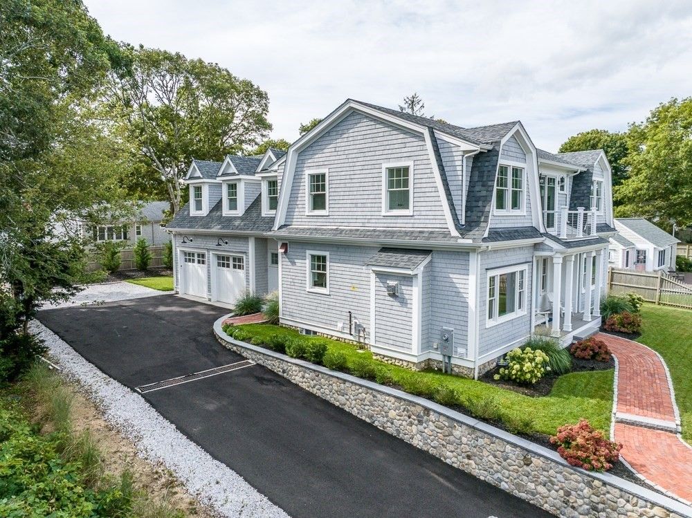 Attached, Exterior, Facade, Farmhouse