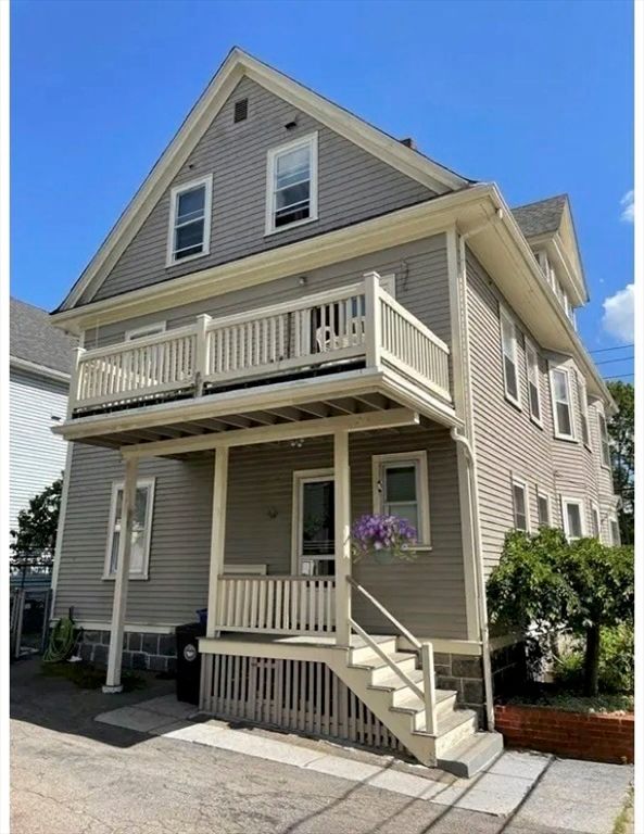 Exterior, Facade, Queen Anne Victorian