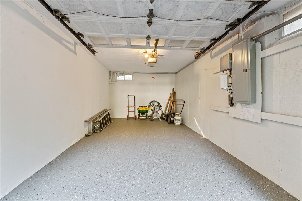 Garage, Interior