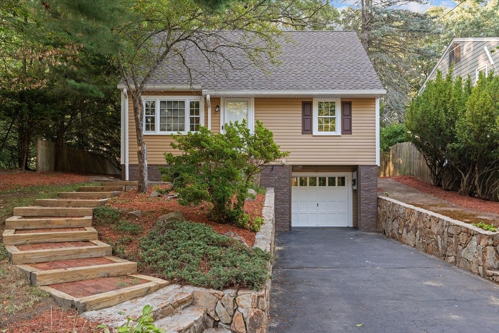 Attached, Exterior, Facade, Cape Cod