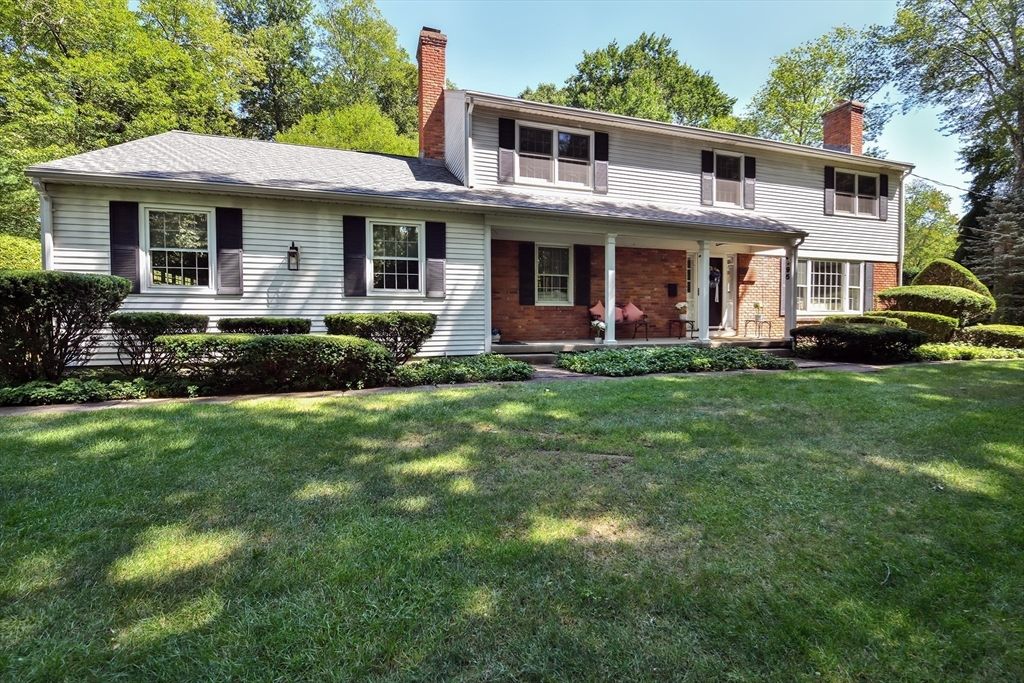 Exterior, Facade, Brick Facade, Split Level